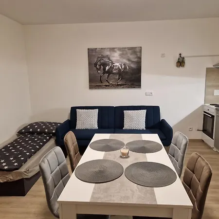 Apartman Nh Stables Nyrany Exterior photo