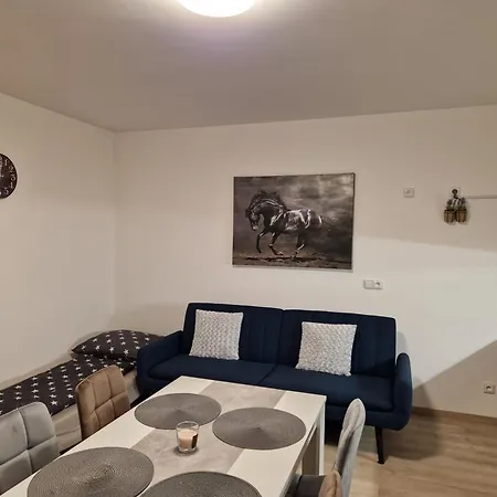 Apartman Nh Stables Nyrany Exterior photo
